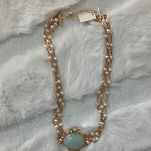 Elegant Gold and Pearl Necklace